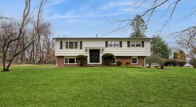 Photo of 6 Hampton Rd, Airmont, NY 10901
