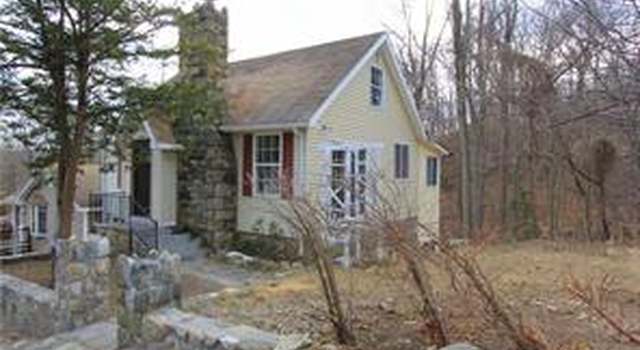 Photo of 11 Chester Pl, Lake Peekskill, NY 10537