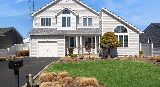 Photo of 9 Gibbs Rd, Amity Harbor, NY 11701