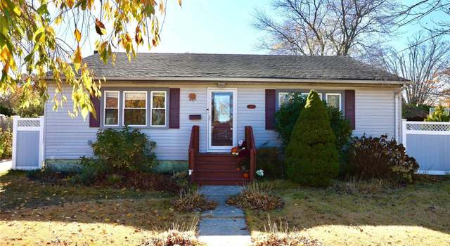 Photo of 20 Haynes Ave, West Islip, NY 11795