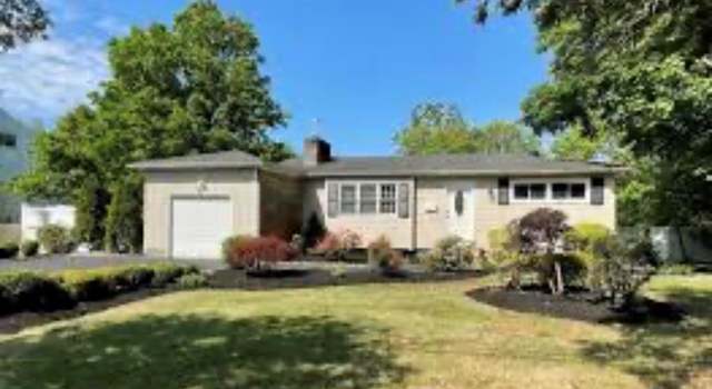 Photo of 322 Livingston Ave, Babylon, NY 11702
