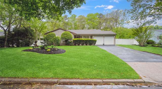 Photo of 60 Chestnut St, Coram, NY 11727