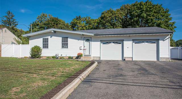 Photo of 28 Midday Dr, Centereach, NY 11720