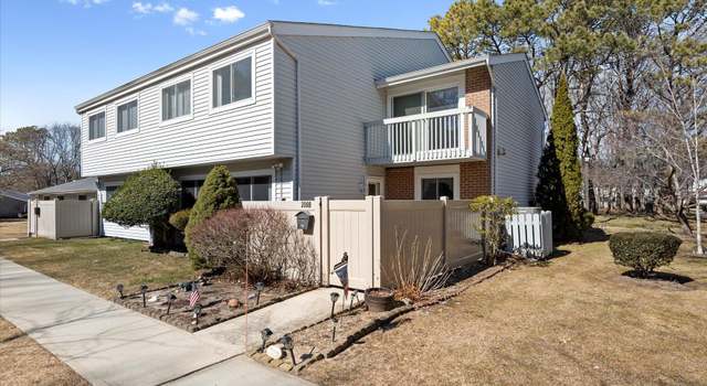 Photo of 208 Springmeadow Dr Unit B, Holbrook, NY 11741