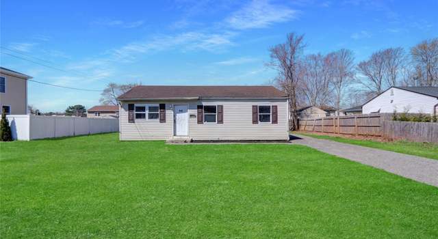Photo of 818 Meade Ave, Bellport, NY 11713