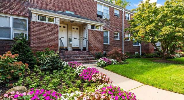 Photo of 90 Edwards St Unit 1B, Roslyn Heights, NY 11577