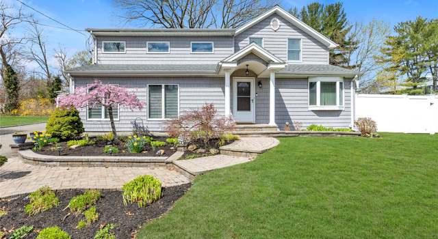 Photo of 12 State Pl, Huntington, NY 11743