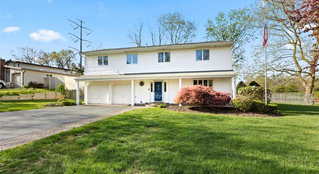 Photo of 42 Sioux Dr, Commack, NY 11725