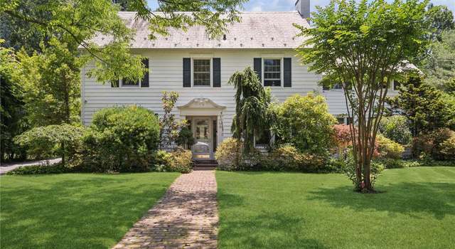 Photo of 4 Summit Ave, East Williston, NY 11596