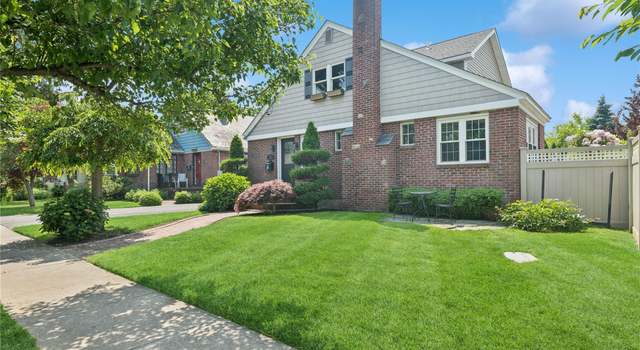 Photo of 66 Wyandanch Ave, Babylon, NY 11702