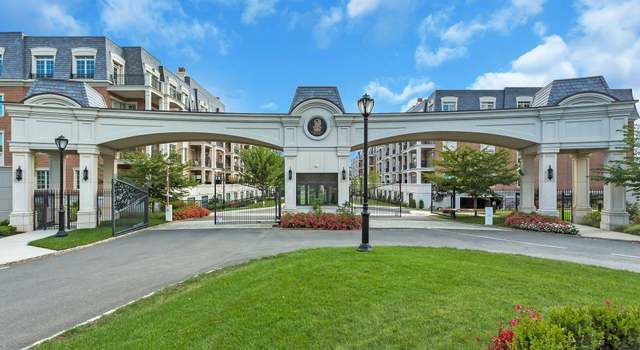 Photo of 1000 Royal Ct #1107, North Hills, NY 11040