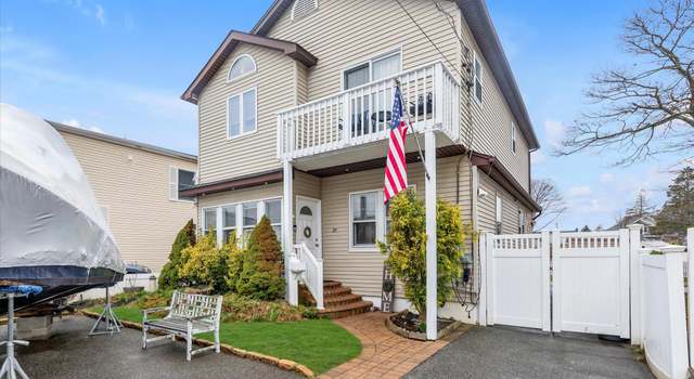 Photo of 20 Beverly Rd, Wantagh, NY 11793