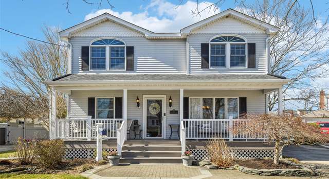 Photo of 9 Pinehurst Rd, Farmingdale, NY 11735