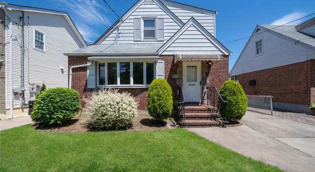 Photo of 8123 260th St, Glen Oaks, NY 11004