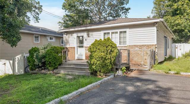 Photo of 143 Belle Ave, Ronkonkoma, NY 11779