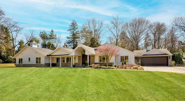 Photo of 2 Woodland Dr, Sands Point, NY 11050