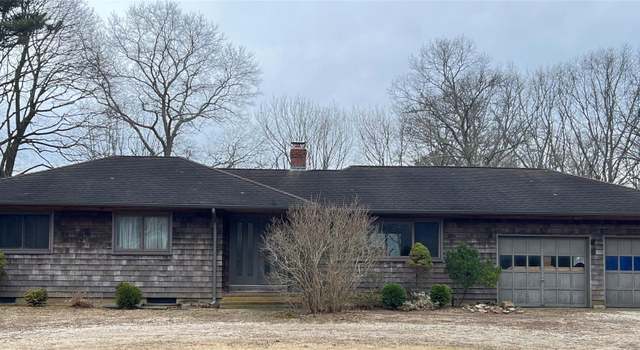 Photo of 23 Old Stone Rd, Calverton, NY 11933