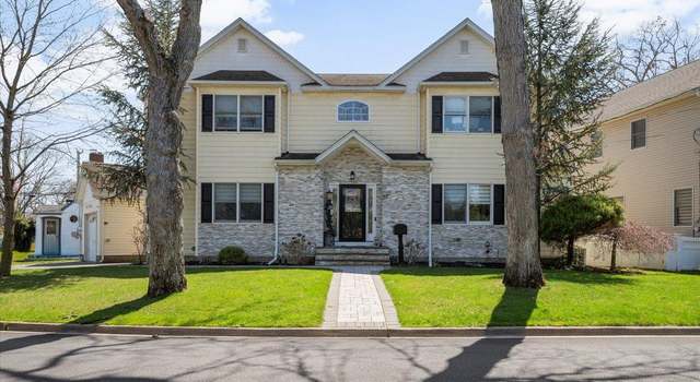 Photo of 88 Powell Pl, Farmingdale, NY 11735