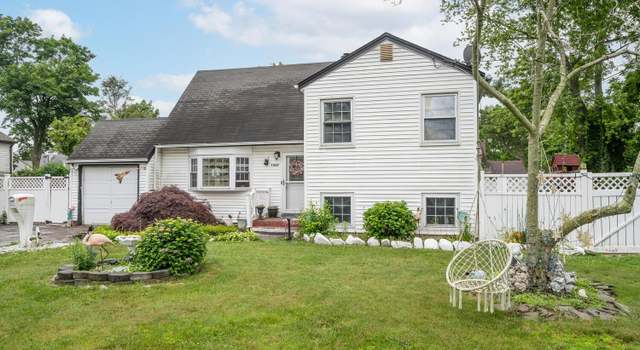 Photo of 1464 Potter Blvd, Bay Shore, NY 11706