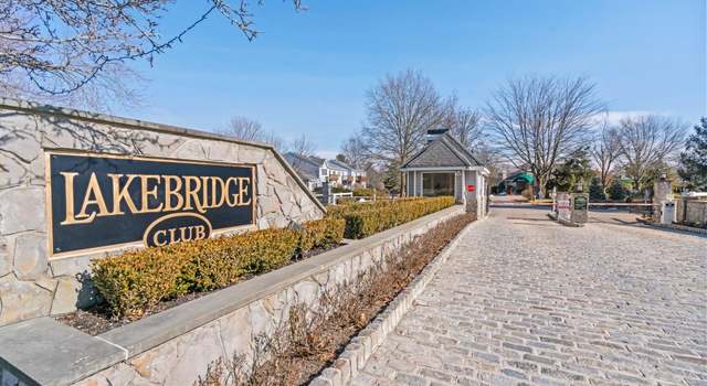 Photo of 1 Lakebridge Dr S, Kings Park, NY 11754