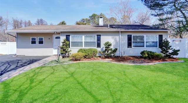 Photo of 49 Sundial Ln, Bellport, NY 11713