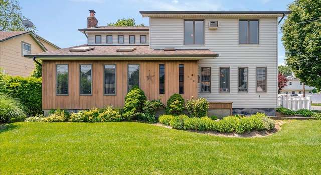 Photo of 403 S 1st St, Lindenhurst, NY 11757