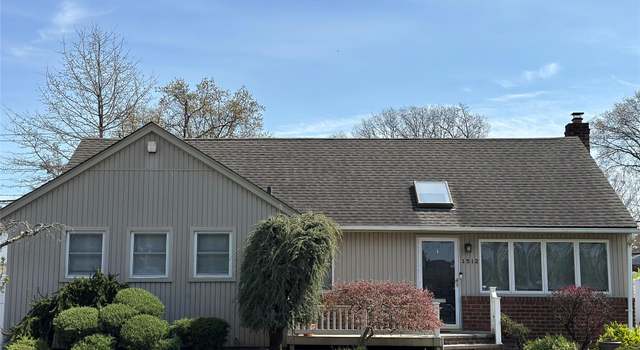 Photo of 1512 Jackson Ave, East Meadow, NY 11554
