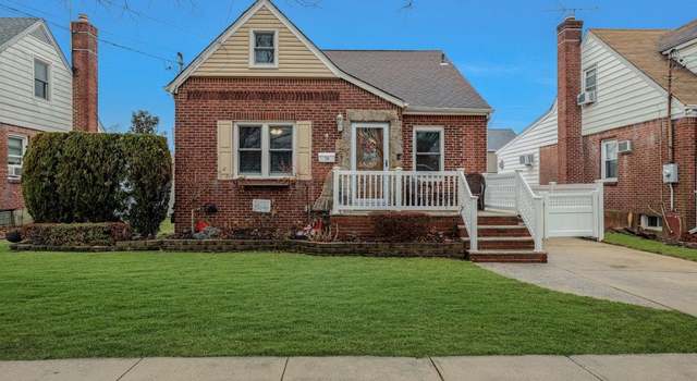 Photo of 74 Stephen Ave, New Hyde Park, NY 11040