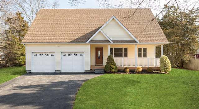 Photo of 518 Sweet Hollow Rd, Melville, NY 11747