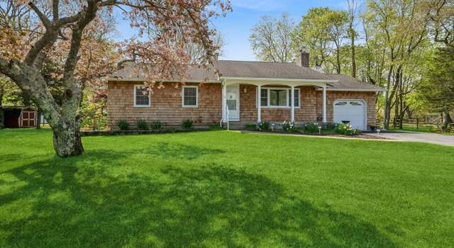 Photo of 2 Linda Ln, East Moriches, NY 11940