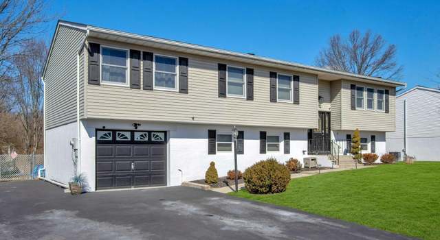 Photo of 27 Lincoln Dr, Washingtonville, NY 10992