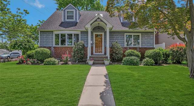 Photo of 1784 W End Ave, New Hyde Park, NY 11040