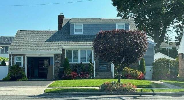 Photo of 240 Wardwell Rd, Mineola, NY 11501
