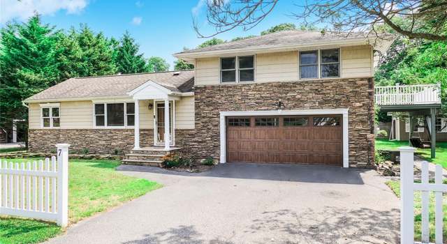 Photo of 7 Bay Ln, Brookhaven, NY 11719