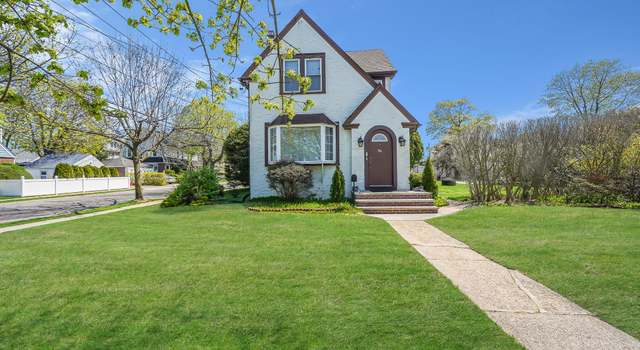 Photo of 340 Yale Rd, Garden City South, NY 11530