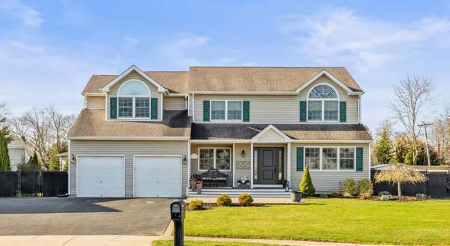 Photo of 51 Clifford Blvd, Hauppauge, NY 11788