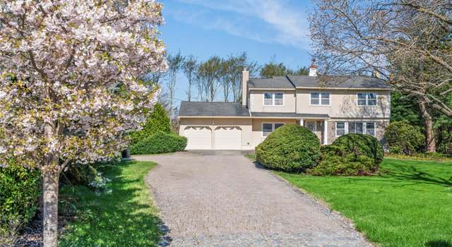 Photo of 5 Woodrise Ct, East Northport, NY 11731
