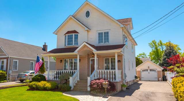 Photo of 41 Winnie Ct, Westbury, NY 11590