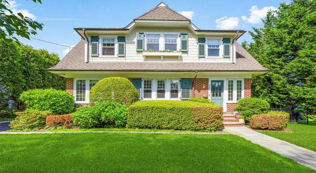 Photo of 489 Manor Ln, Pelham, NY 10803