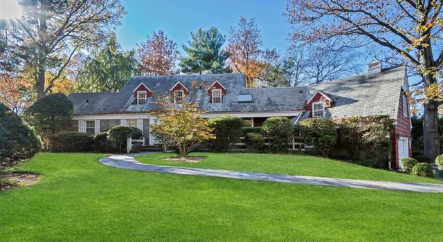 Photo of 12 School House Ln, Great Neck, NY 11020