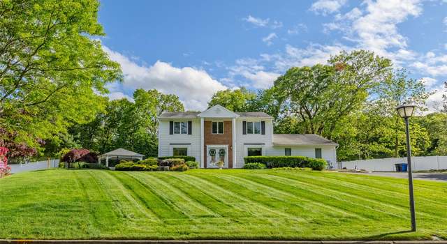 Photo of 104 Majestic Dr, Dix Hills, NY 11746