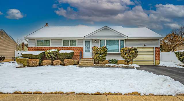 Photo of 51 Kalda Ln, Plainview, NY 11803
