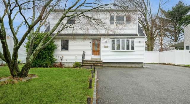 Photo of 410 17th St, West Babylon, NY 11704