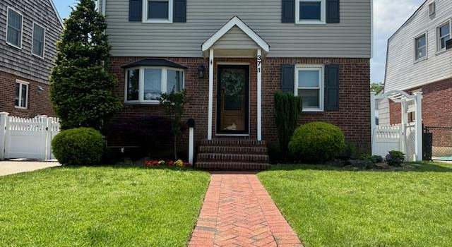 Photo of 371 White Rd, Mineola, NY 11501