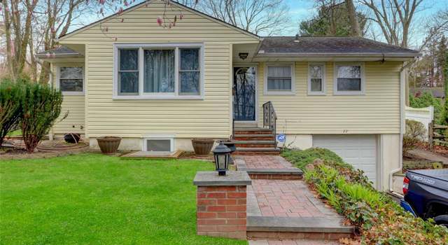 Photo of 22 Walnut Pl, Huntington, NY 11743