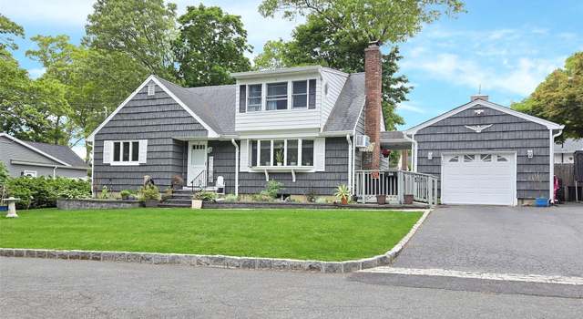 Photo of 264 N 5th St, Ronkonkoma, NY 11779