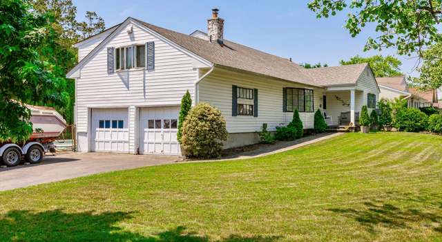 Photo of 62 Overlea St N, Massapequa Park, NY 11762