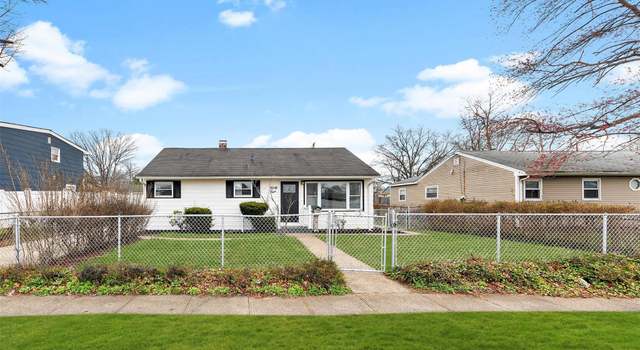 Photo of 44 Somerset Rd E, Amityville, NY 11701