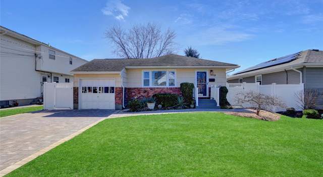 Photo of 19 Emma St, Bethpage, NY 11714