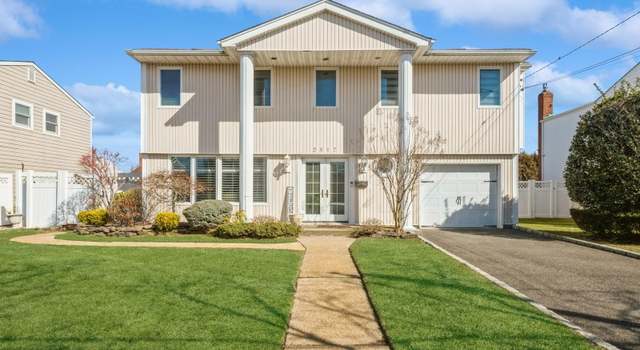 Photo of 2817 Mandalay Beach Rd, Wantagh, NY 11793